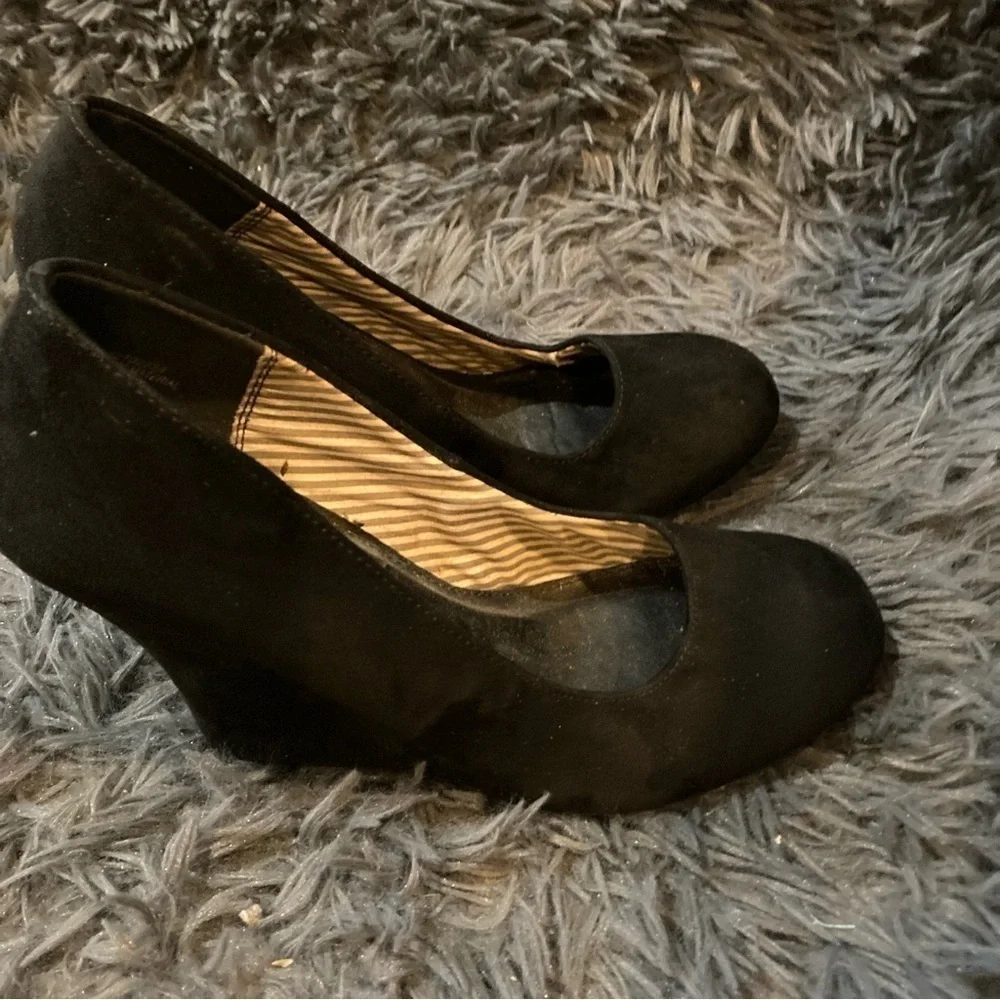 Ladies Black Velvet Like Wedge